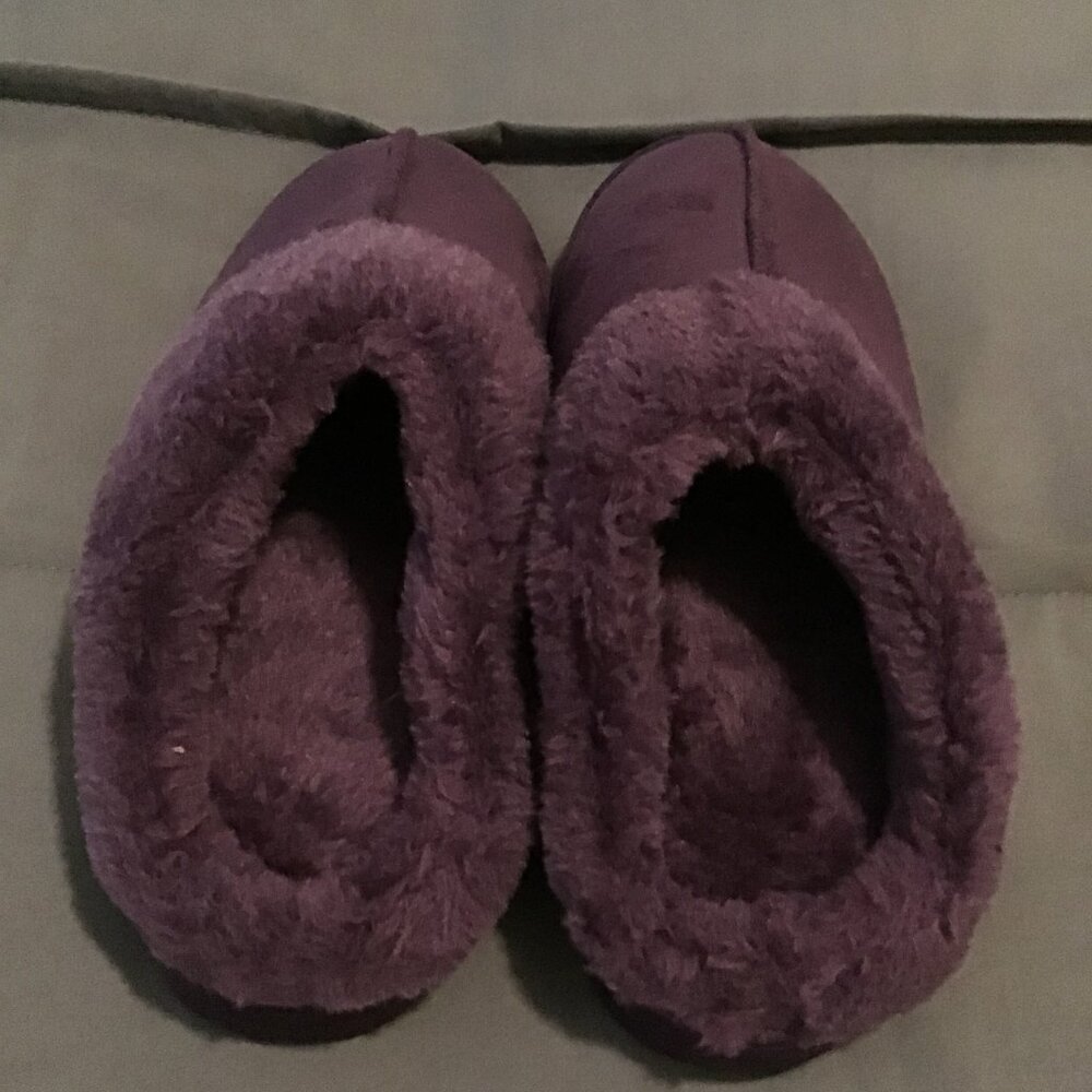 Cozy Purple Fuzzy Slippers – Size Small (5–6) – Never Worn